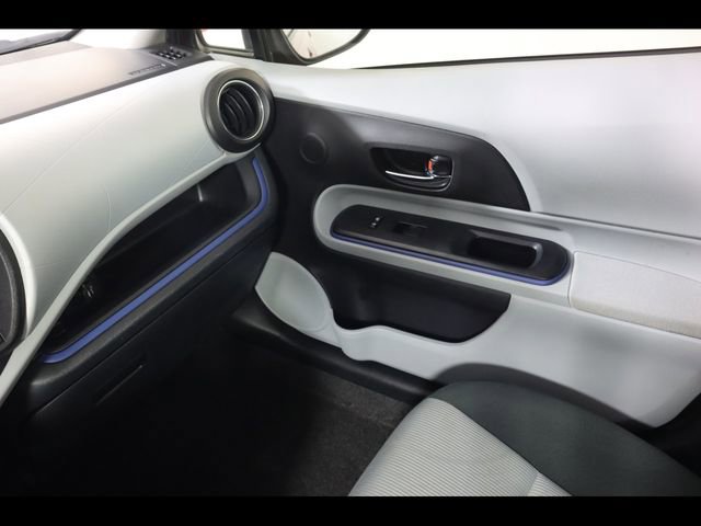 Used 2012 Toyota Prius C Three image 17