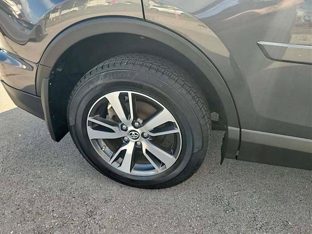 Used 2018 Toyota RAV4 XLE w/ Plus Extra Value Package AWD/4WD image 30