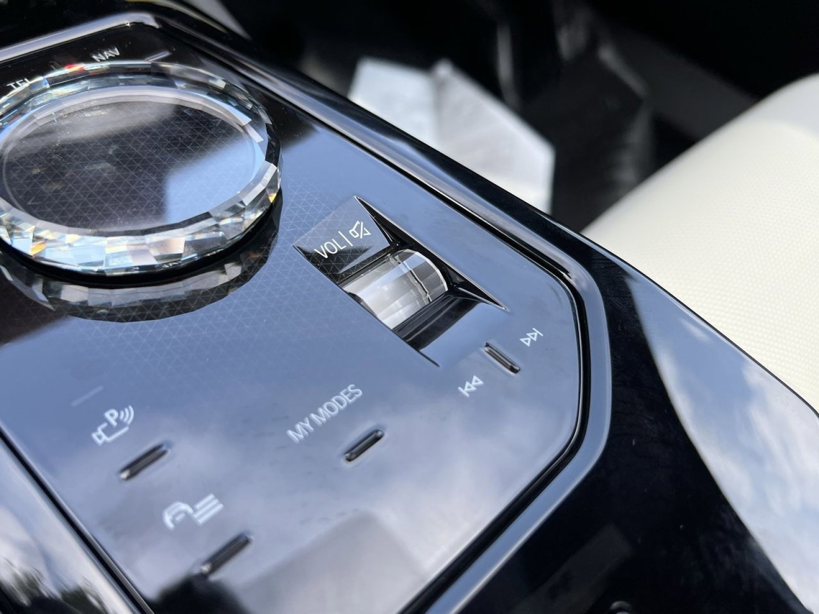 New 2026 BMW 550e xDrive w/ Executive Package image 15