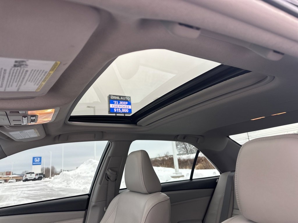 Used 2016 Toyota Camry XLE image 4