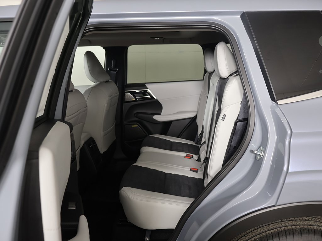 New 2026 Mitsubishi Outlander SE image 34