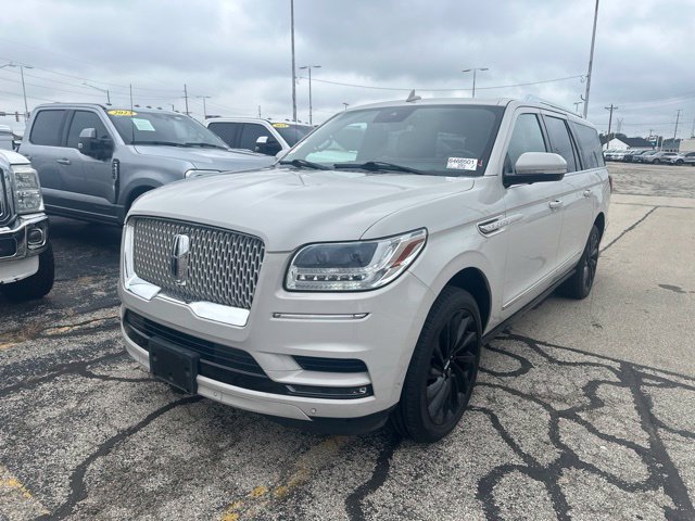 Used 2021 Lincoln Navigator L Reserve AWD/4WD image 2