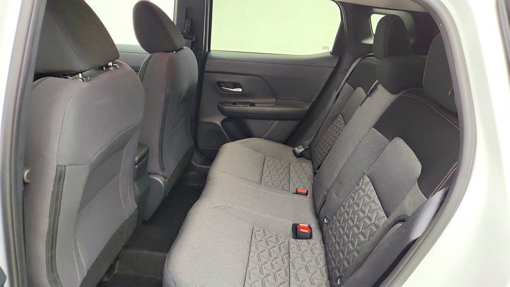 Used 2025 Nissan Kicks SV AWD/4WD image 20