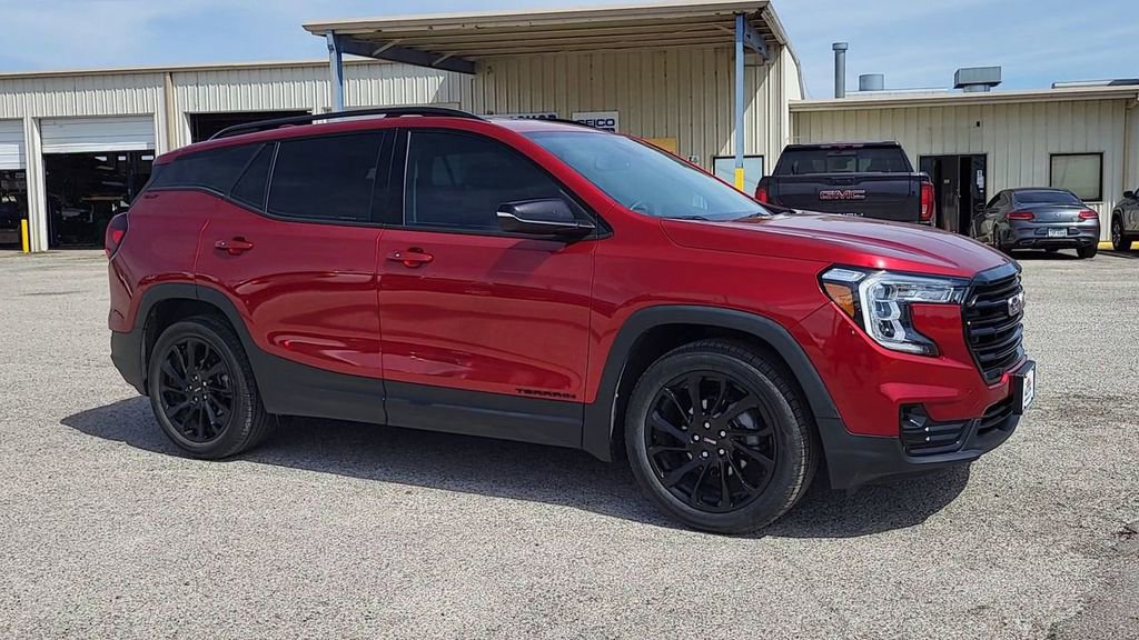 Used 2023 GMC Terrain SLT w/ Elevation Edition image 9