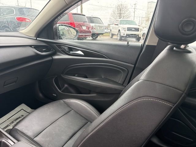 Used 2018 Buick Regal Essence w/ Driver Confidence Package #1 image 17
