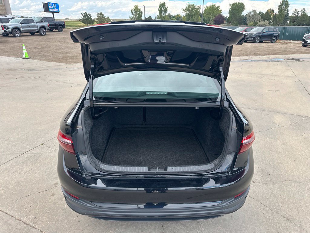 Used 2022 Volkswagen Jetta Sport FWD image 22
