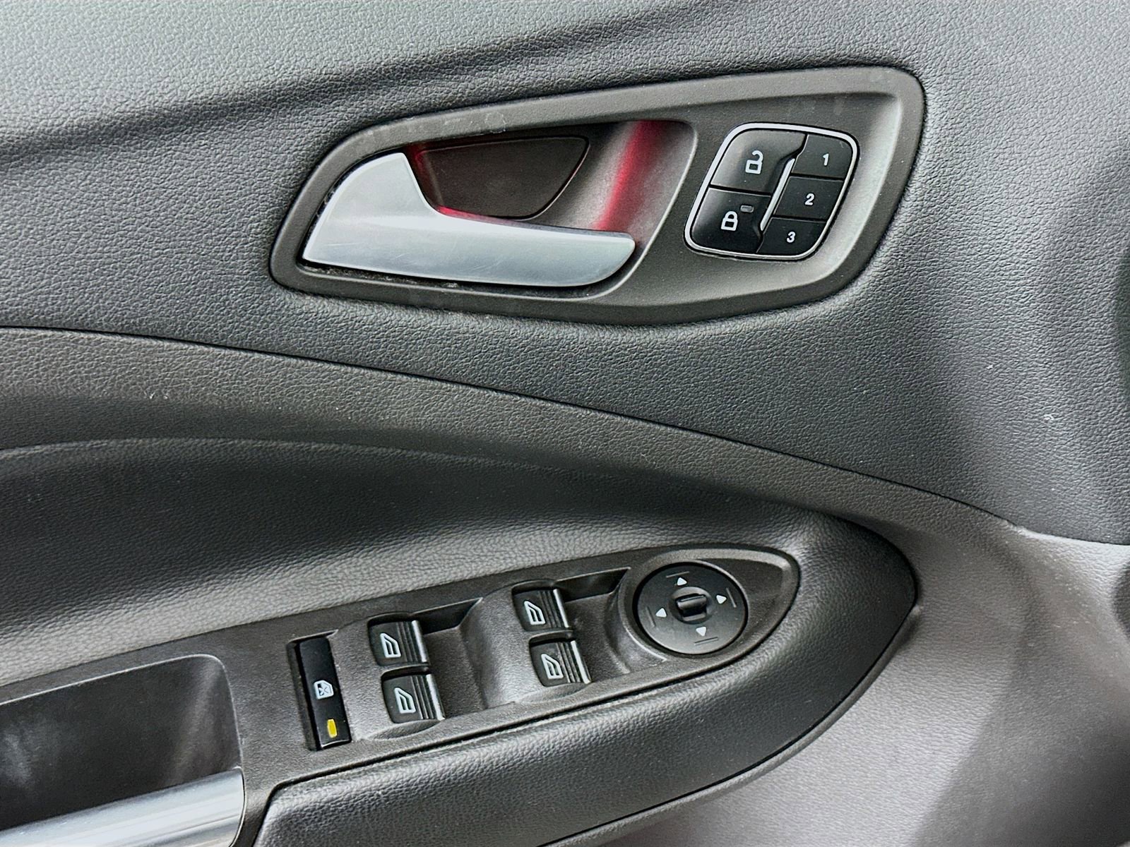 Used 2017 Ford Escape Titanium image 17
