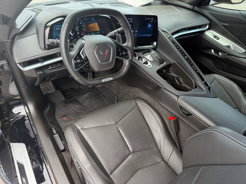 Used 2025 Chevrolet Corvette Z06 RWD image 12