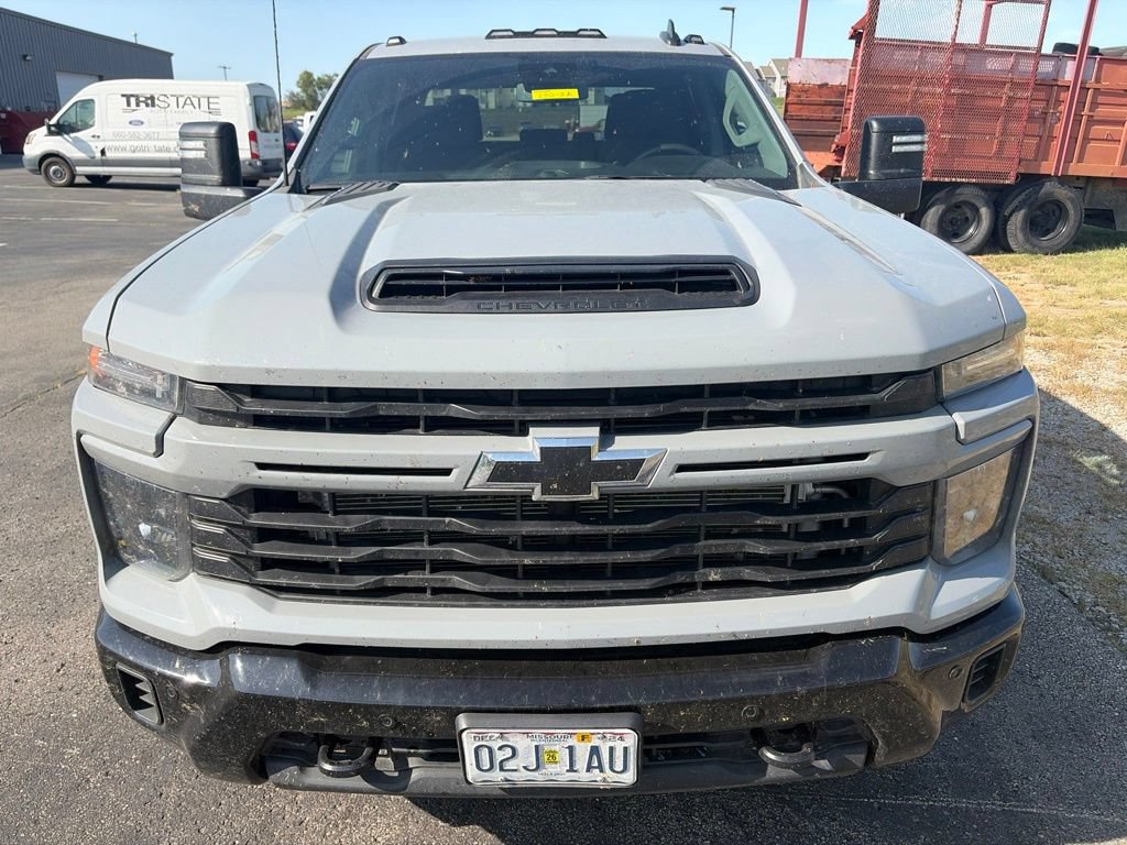 Used 2025 Chevrolet Silverado 2500 Custom w/ Custom Value Package AWD/4WD image 2
