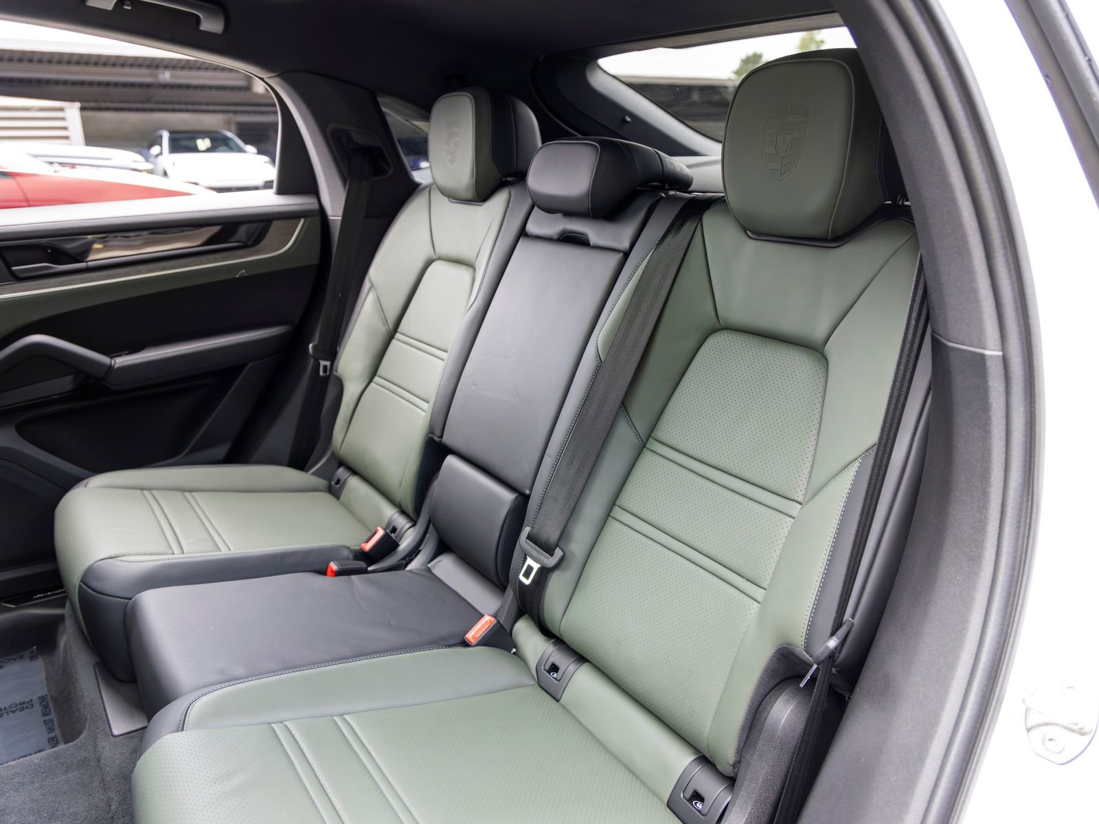 Certified 2024 Porsche Cayenne Coupe image 49