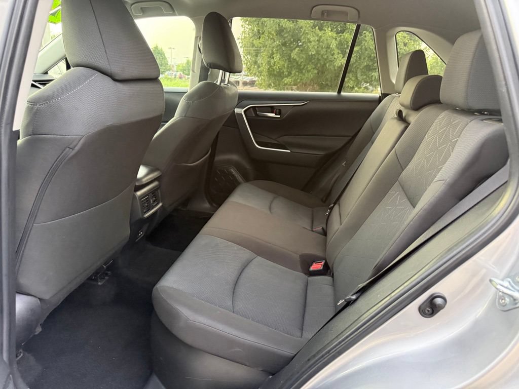 Used 2025 Toyota RAV4 XLE AWD/4WD image 22