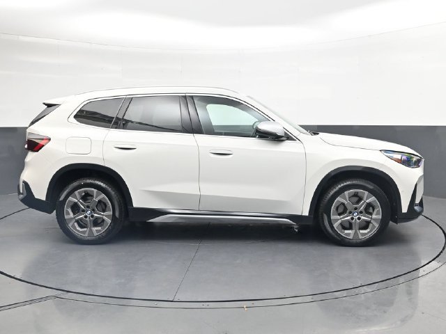 Used 2023 BMW X1 xDrive28i w/ Convenience Package AWD/4WD image 3