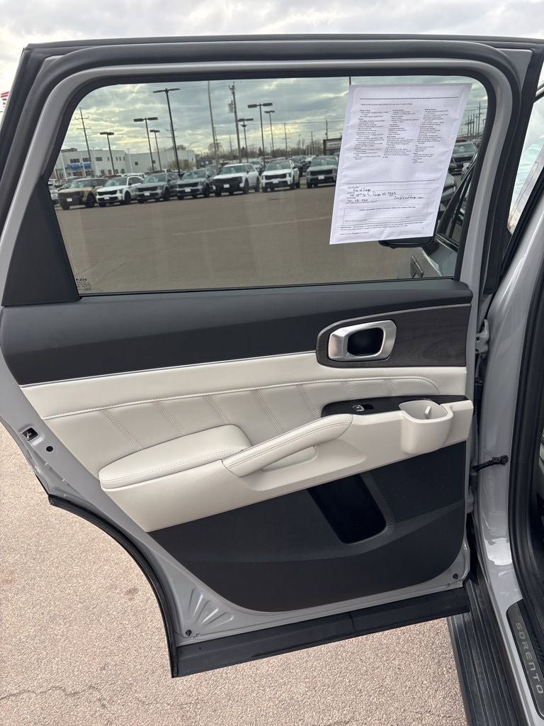 Used 2025 Kia Sorento SX AWD/4WD image 24