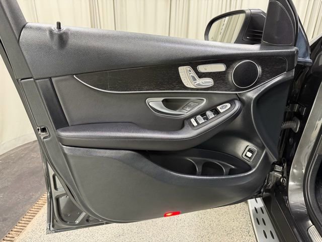 Used 2021 Mercedes-Benz GLC 300 4MATIC image 19