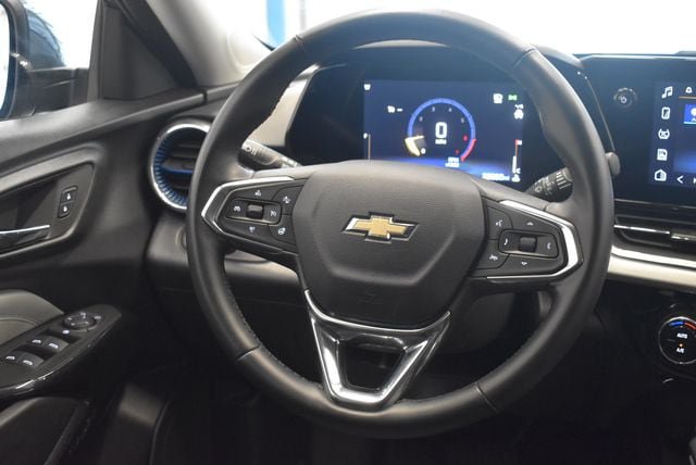 Used 2025 Chevrolet Trax LT w/ LT Convenience Package FWD image 23