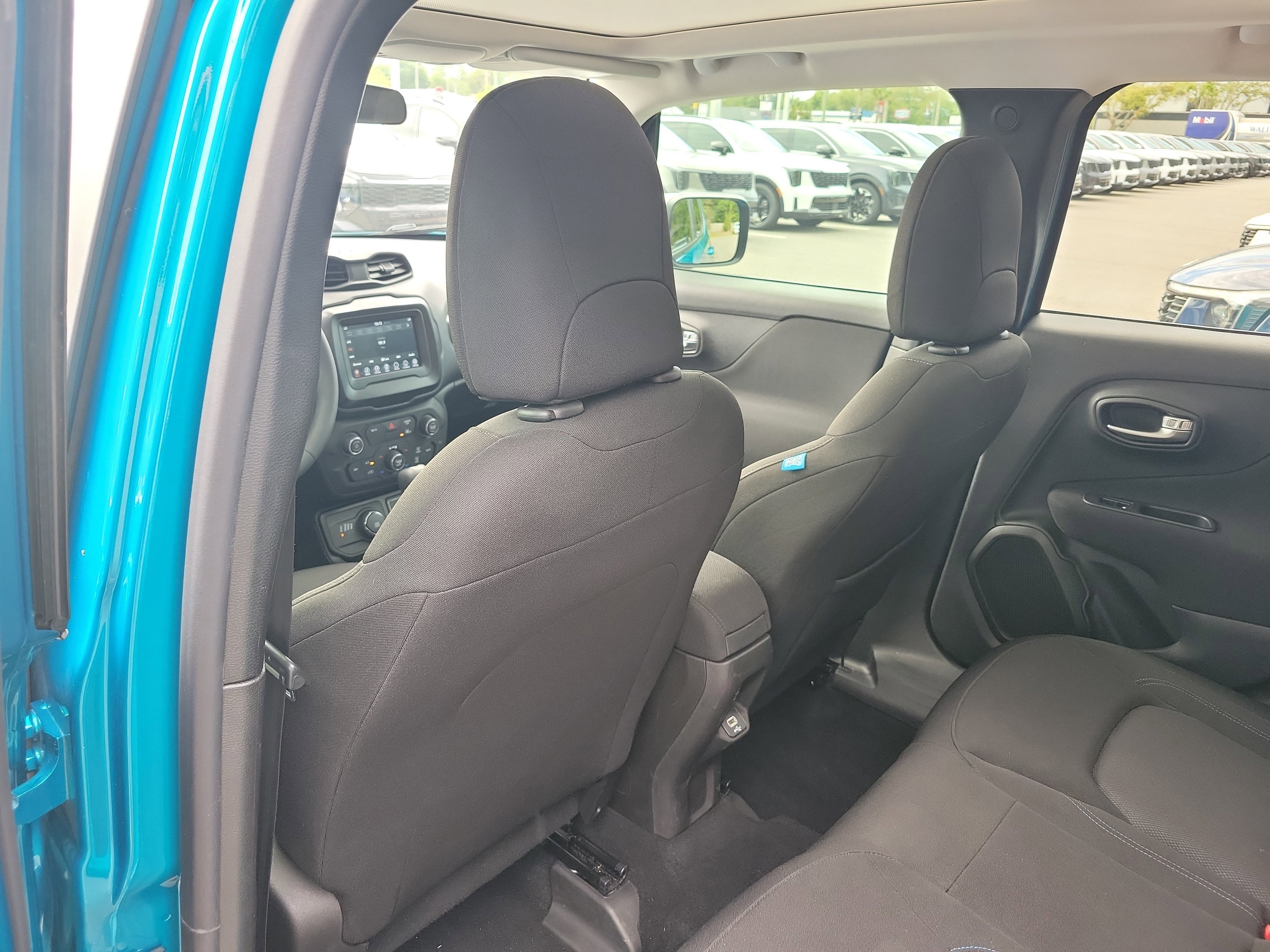 Used 2021 Jeep Renegade Latitude AWD/4WD image 16