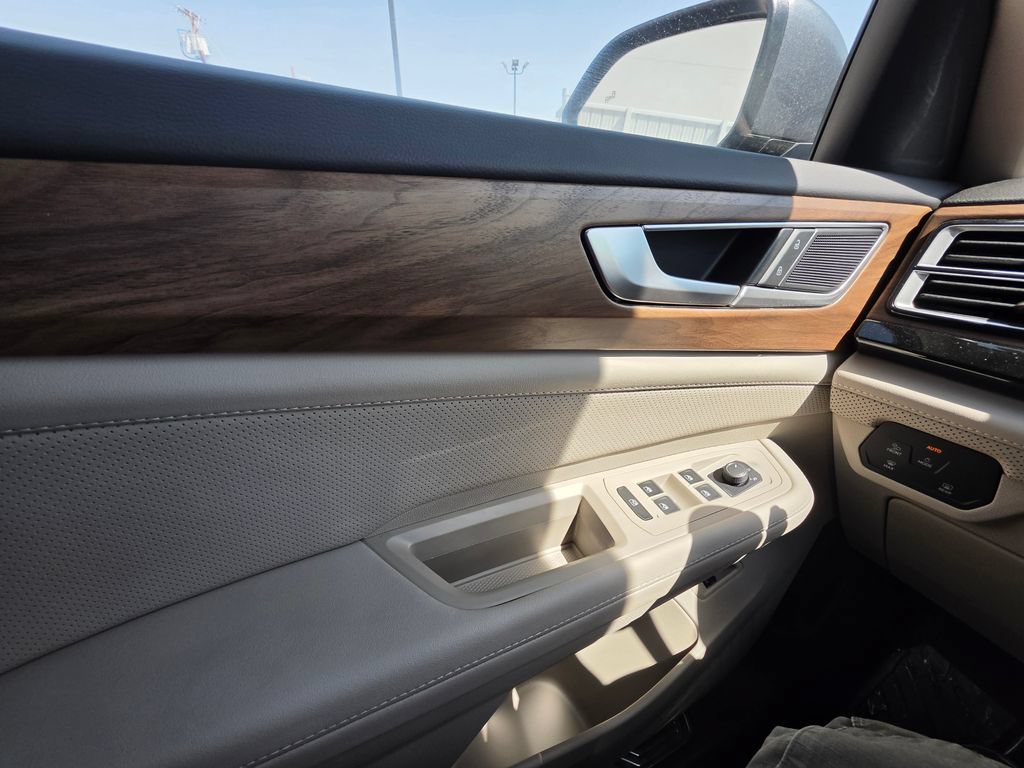 Certified 2025 Volkswagen Atlas SE FWD image 22