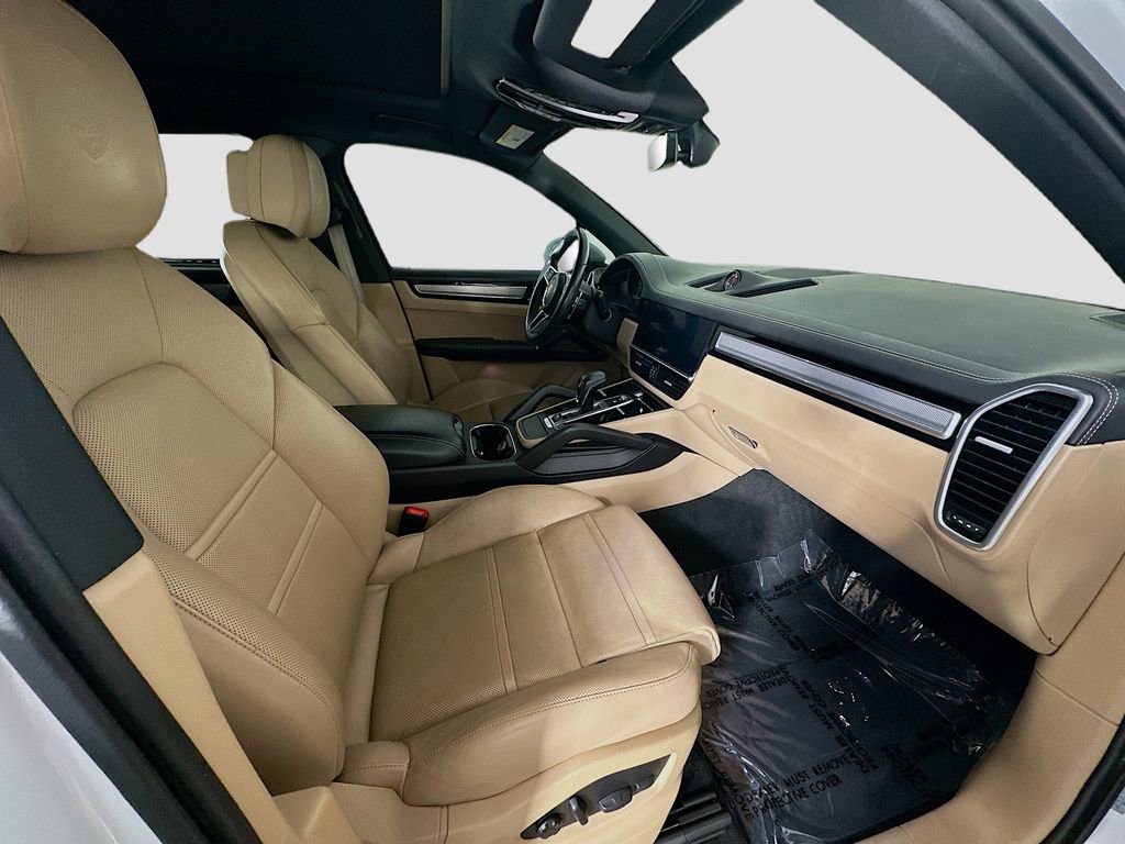 Certified 2022 Porsche Cayenne Platinum Edition image 30