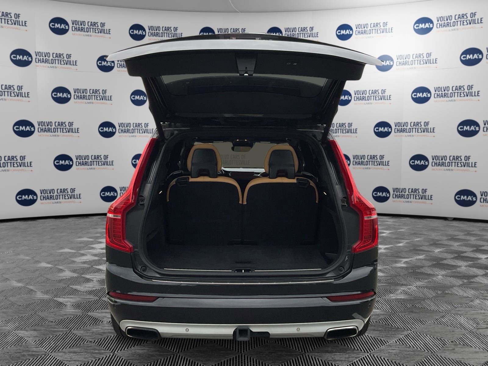 Used 2017 Volvo XC90 T6 Momentum w/ Vision Package image 11