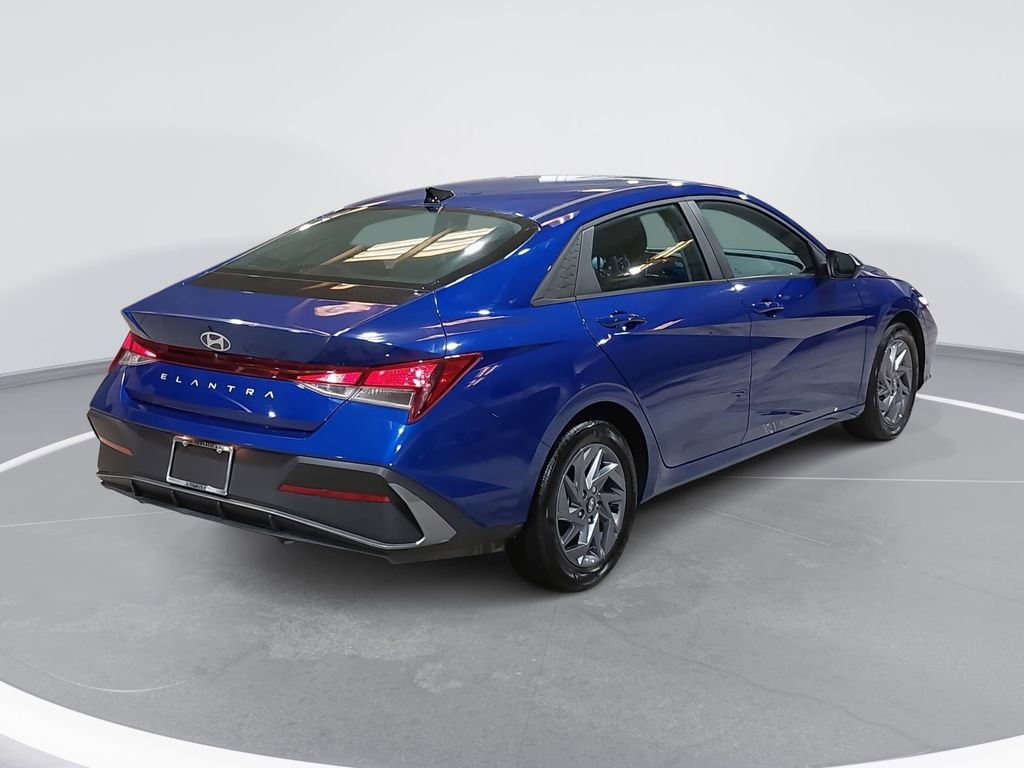 Certified 2024 Hyundai Elantra SEL image 5