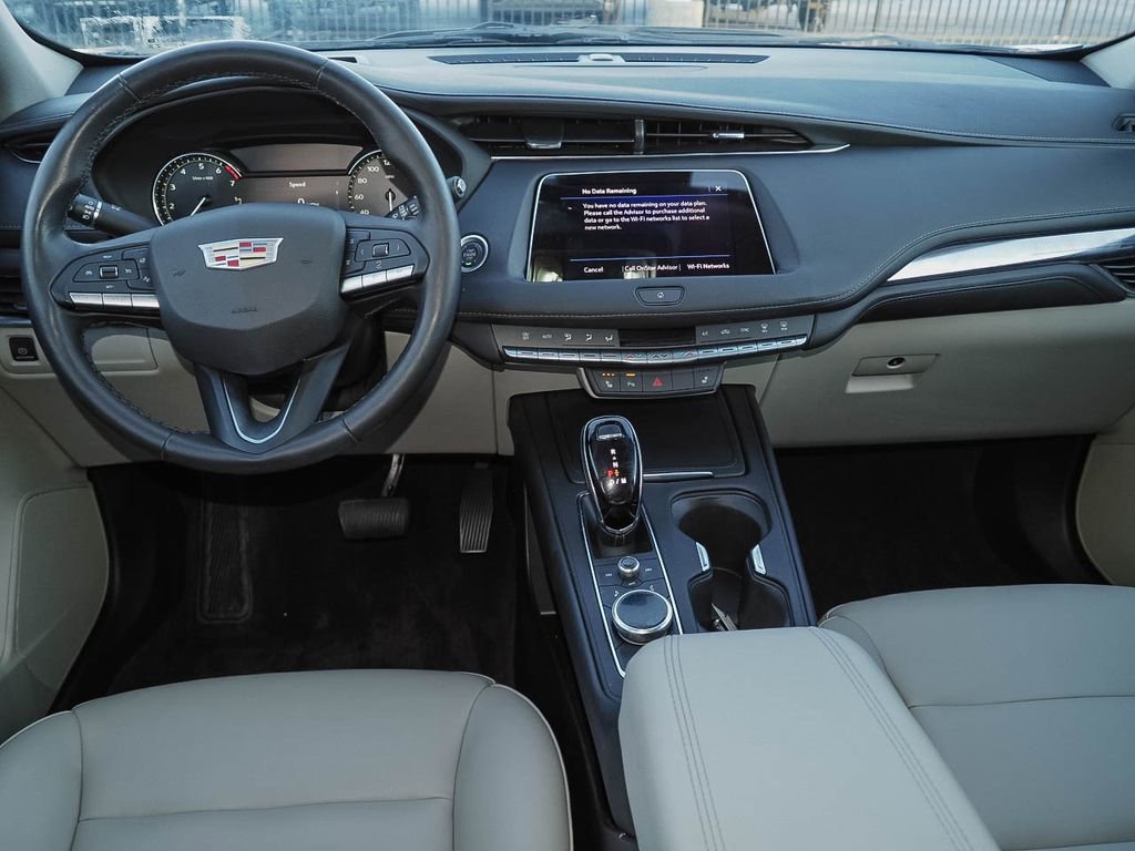 Used 2023 Cadillac XT4 Luxury w/ Cold Weather Package image 10