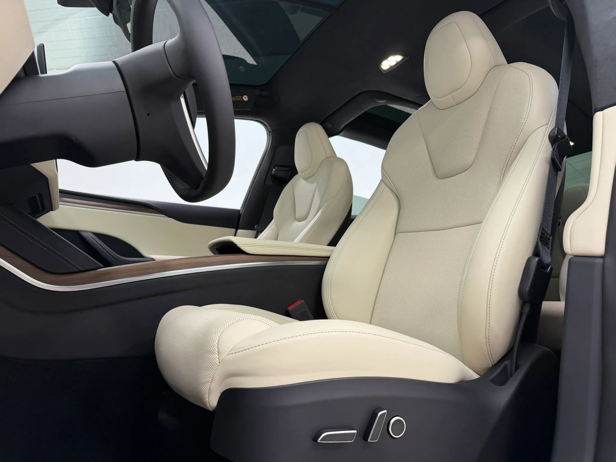 Used 2026 Tesla Model X Sport Utility 4D image 15