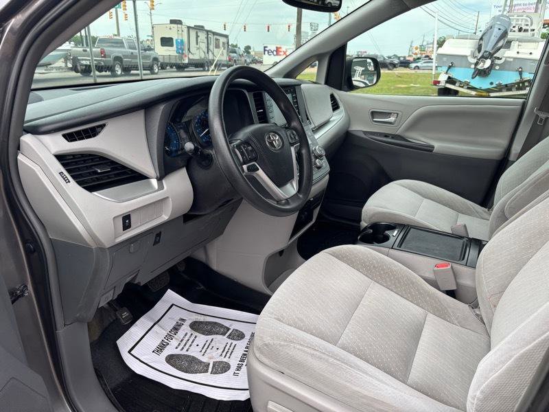 Used 2019 Toyota Sienna LE FWD image 10