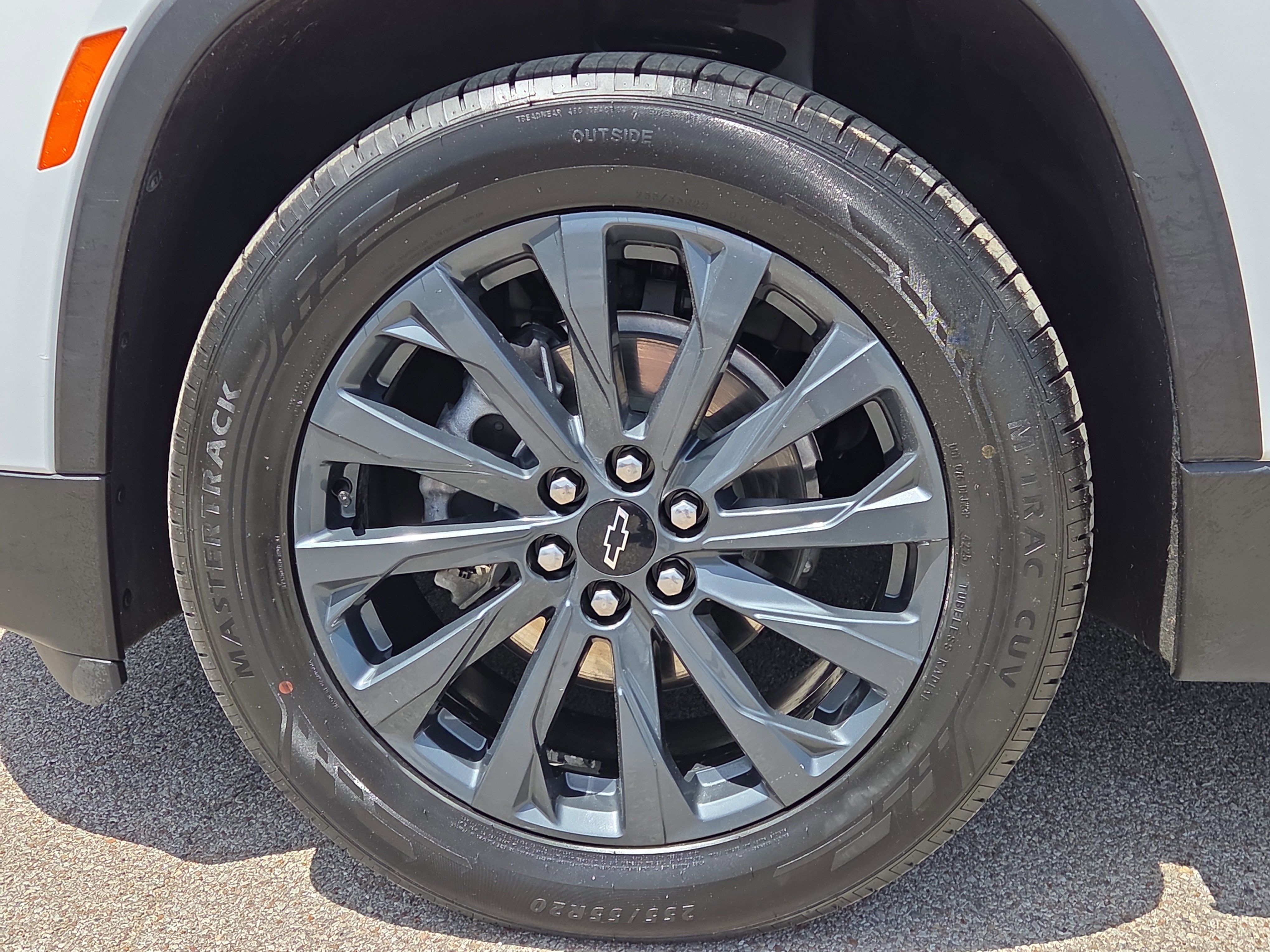 Used 2023 Chevrolet Traverse RS w/ LPO, Floor Liner Package FWD image 9