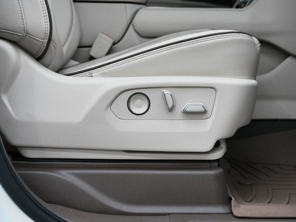 Used 2024 GMC Yukon XL Denali w/ Advanced Technology Package image 39