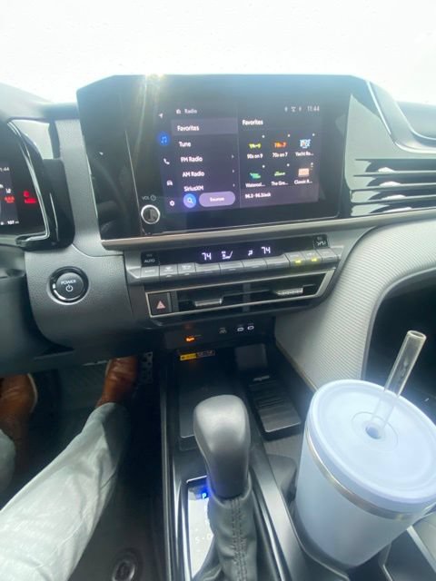 Used 2025 Toyota Camry SE FWD image 19