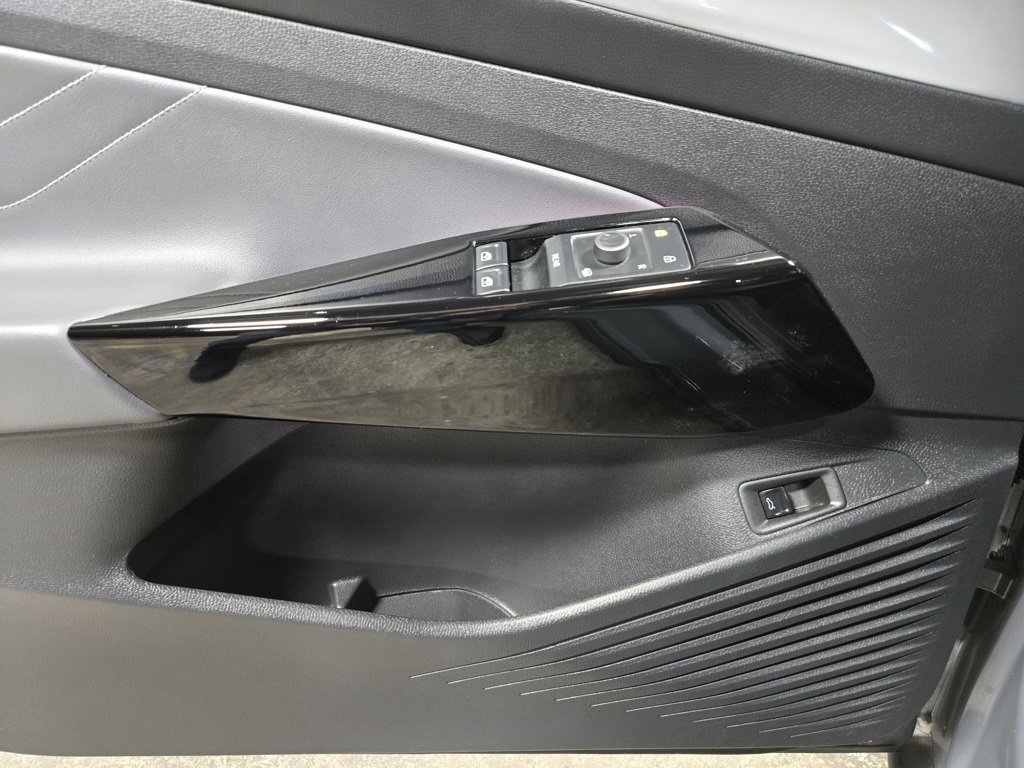 Used 2023 Volkswagen ID.4 Pro S image 8