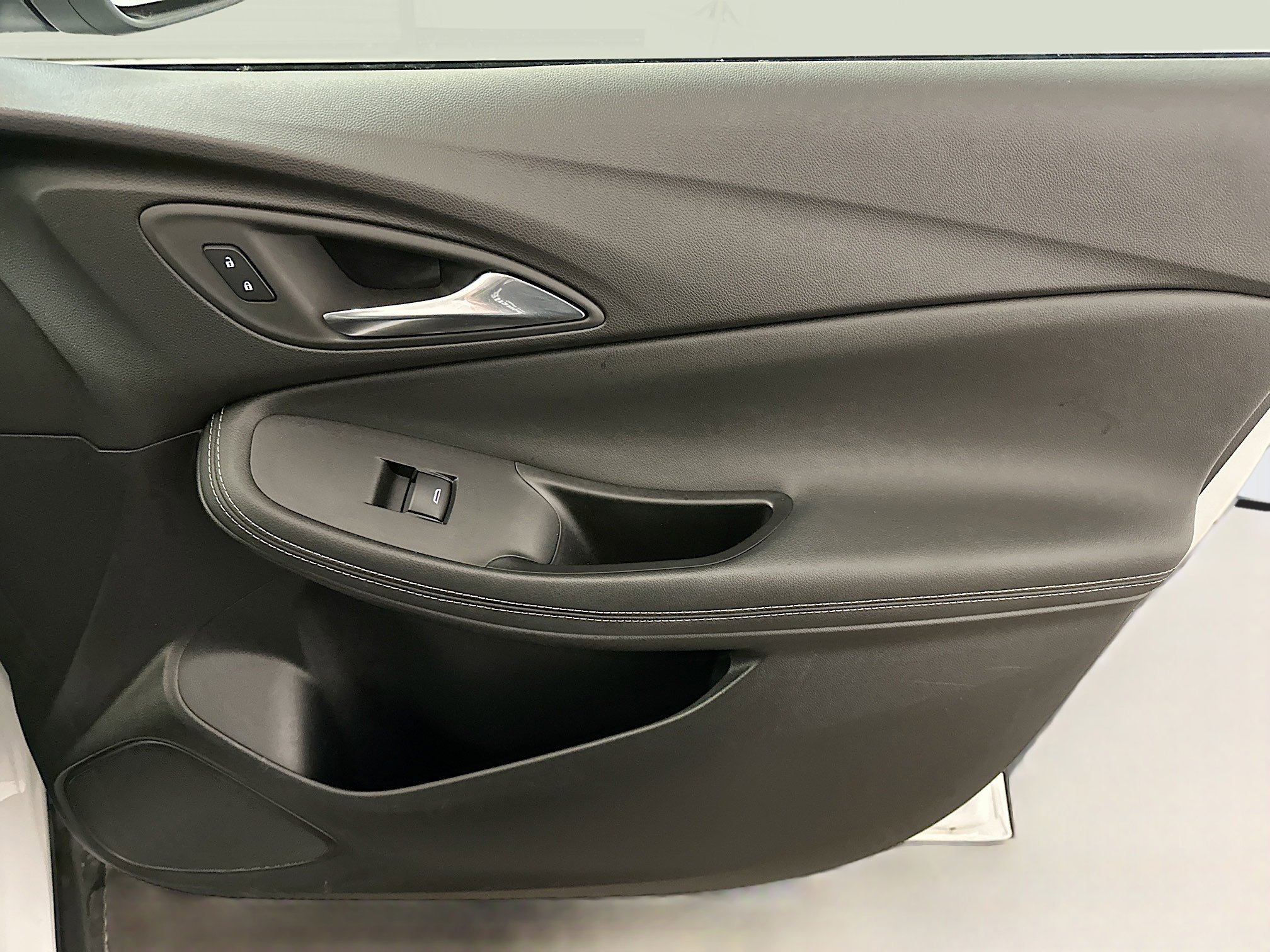 Used 2025 Buick Encore GX Preferred image 32