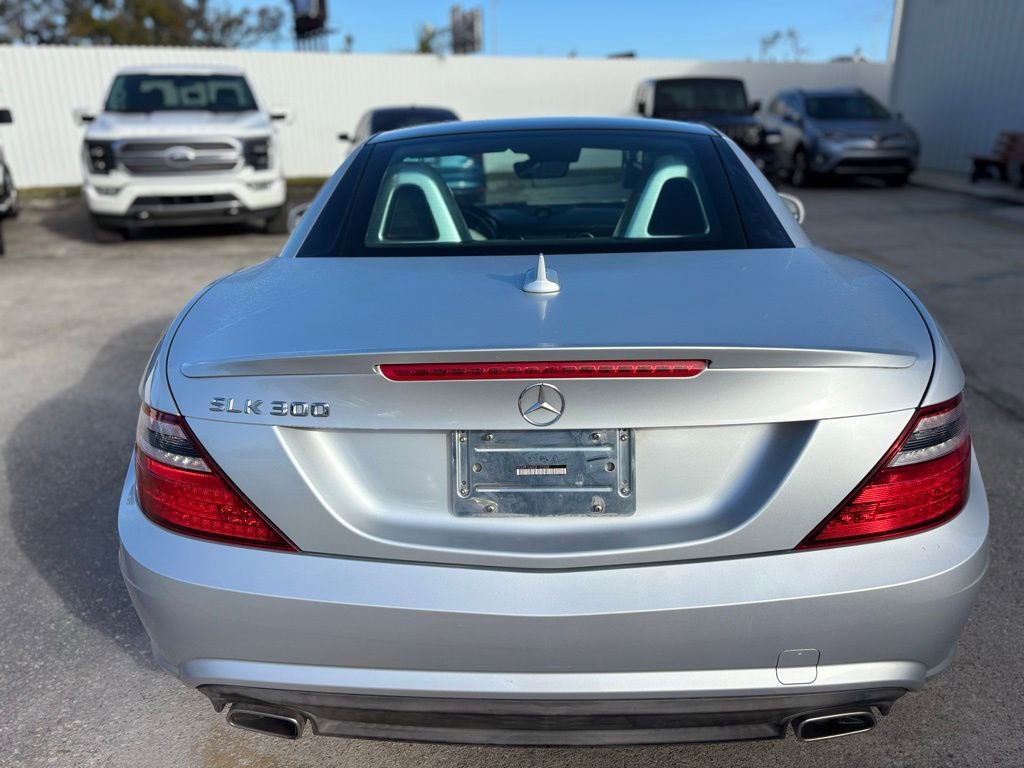 Used 2016 Mercedes-Benz SLK 300 image 4