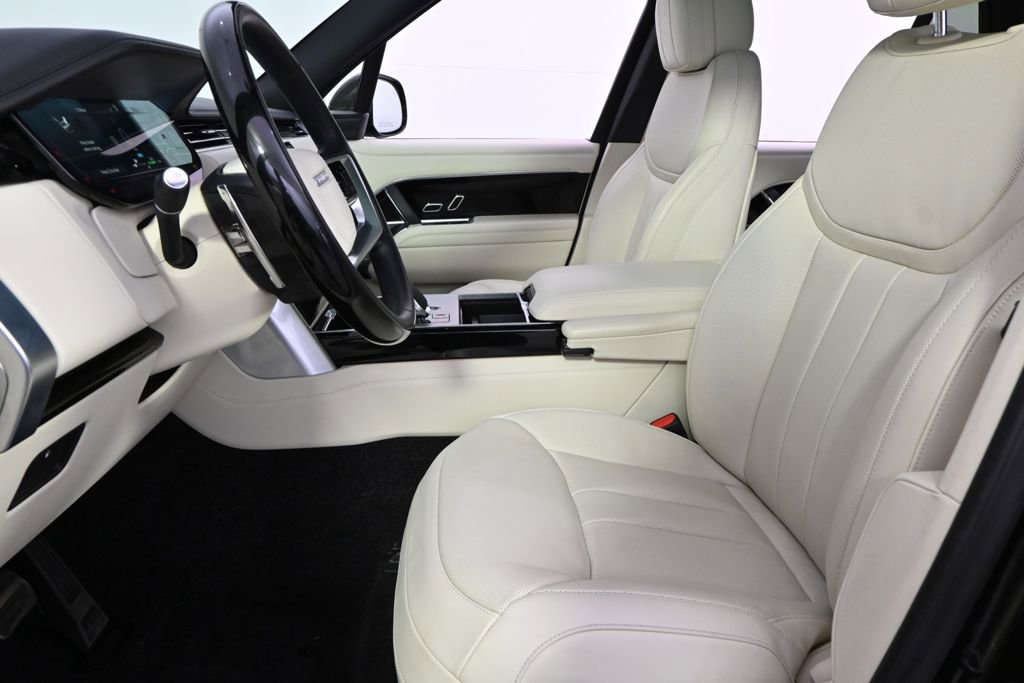 Used 2025 Land Rover Range Rover SE AWD/4WD image 13