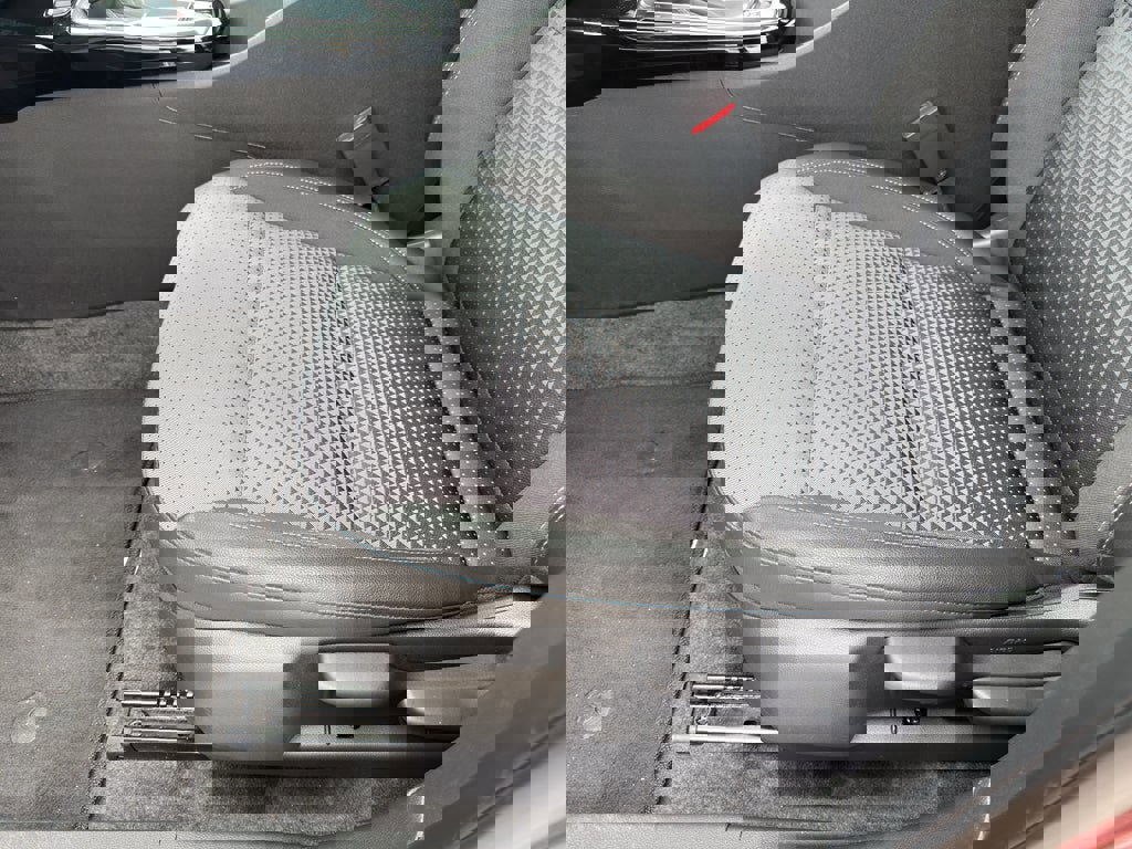 Used 2025 Chevrolet Trax LT w/ LT Convenience Package FWD image 12