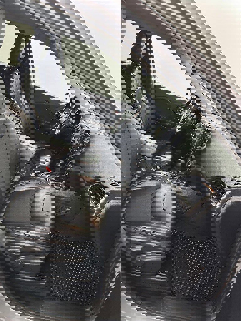 Used 2019 Jeep Cherokee Latitude Plus w/ Comfort/Convenience Group image 33