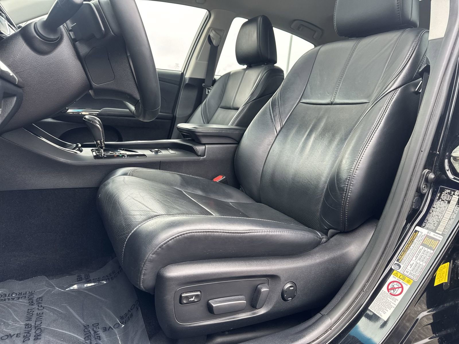 Used 2016 Toyota Avalon Limited w/ Toyota Safety Sense Package image 27