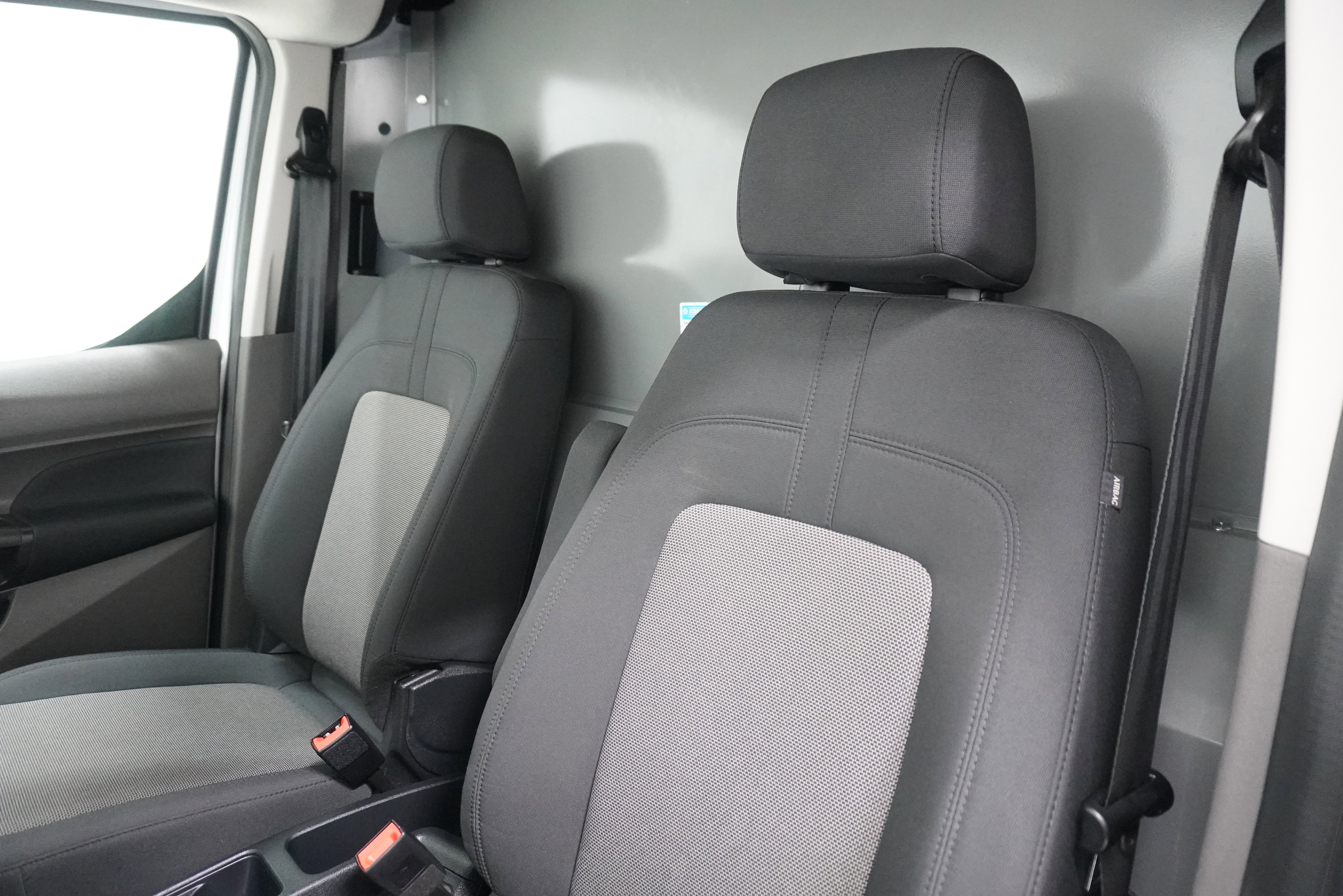 Used 2020 Ford Transit Connect XL image 9