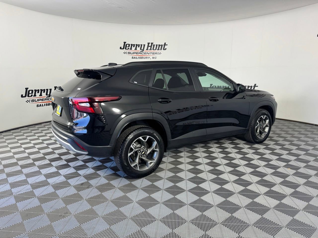 Used 2025 Chevrolet Trax LT FWD image 12