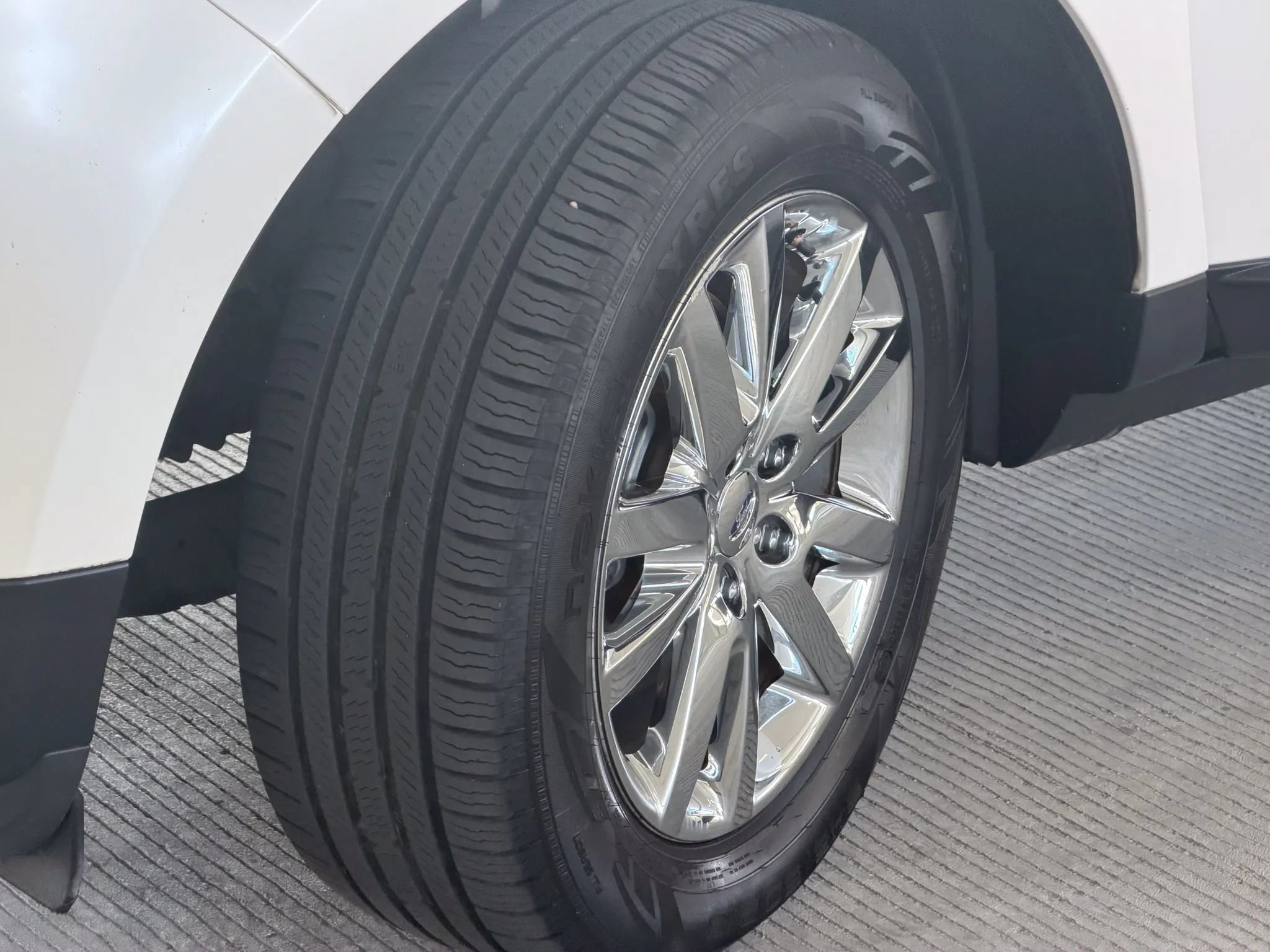 Used 2013 Ford Edge SEL FWD image 14