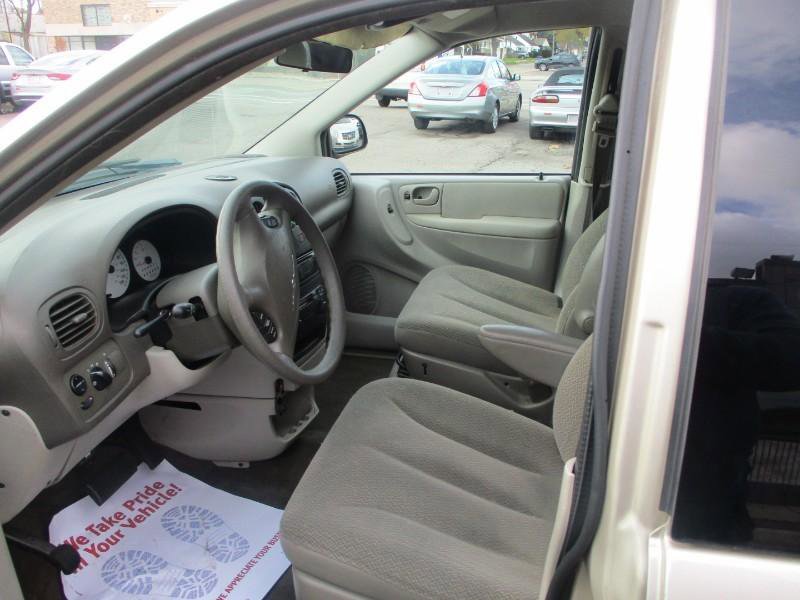 Used 2005 Chrysler Town & Country LX w/ Popular Equipment Group I image 9