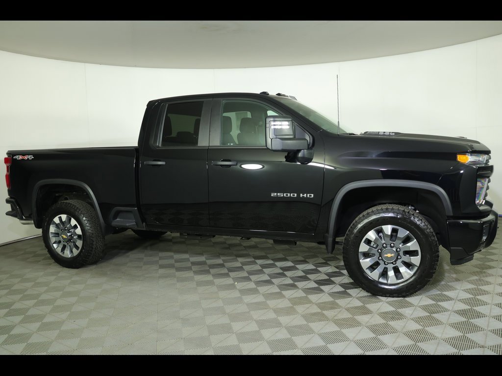 Used 2025 Chevrolet Silverado 2500 Custom w/ Custom Value Package image 2