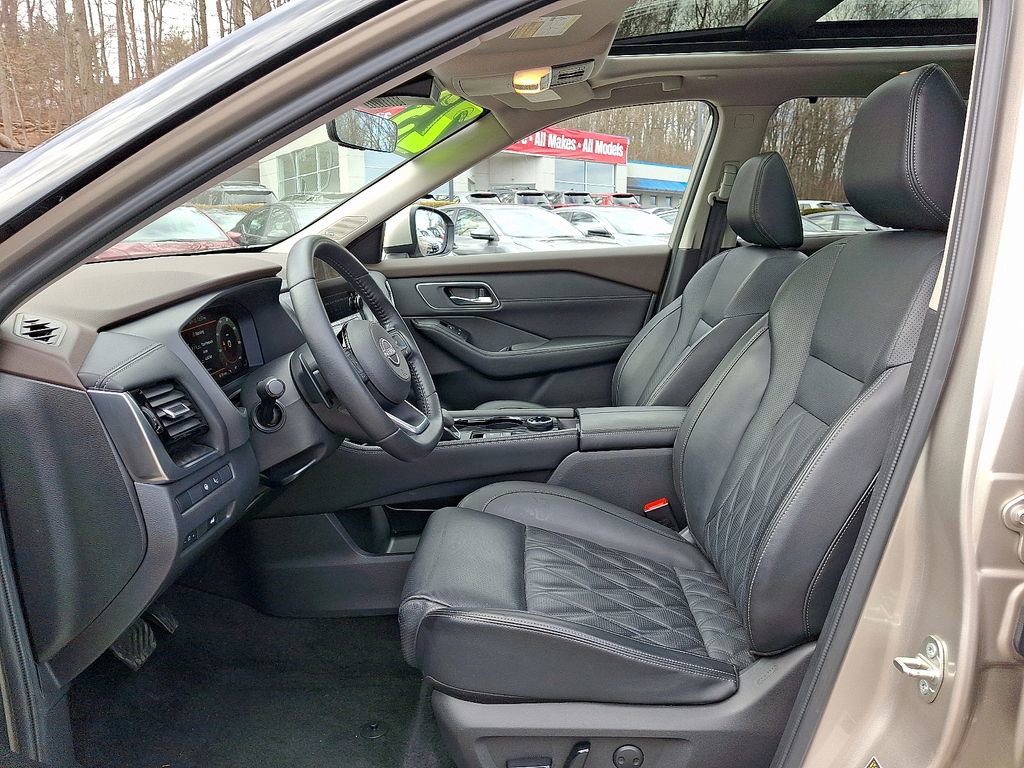 Used 2023 Nissan Rogue Platinum w/ Platinum Premium Package AWD/4WD image 14