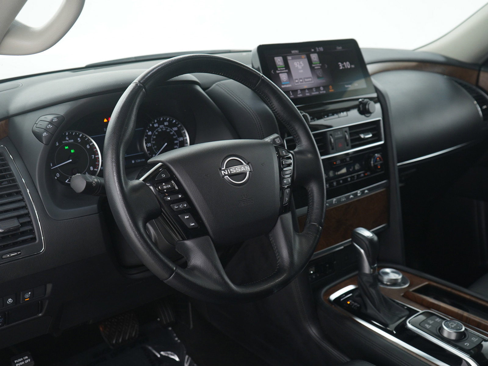 Used 2024 Nissan Armada SL image 25