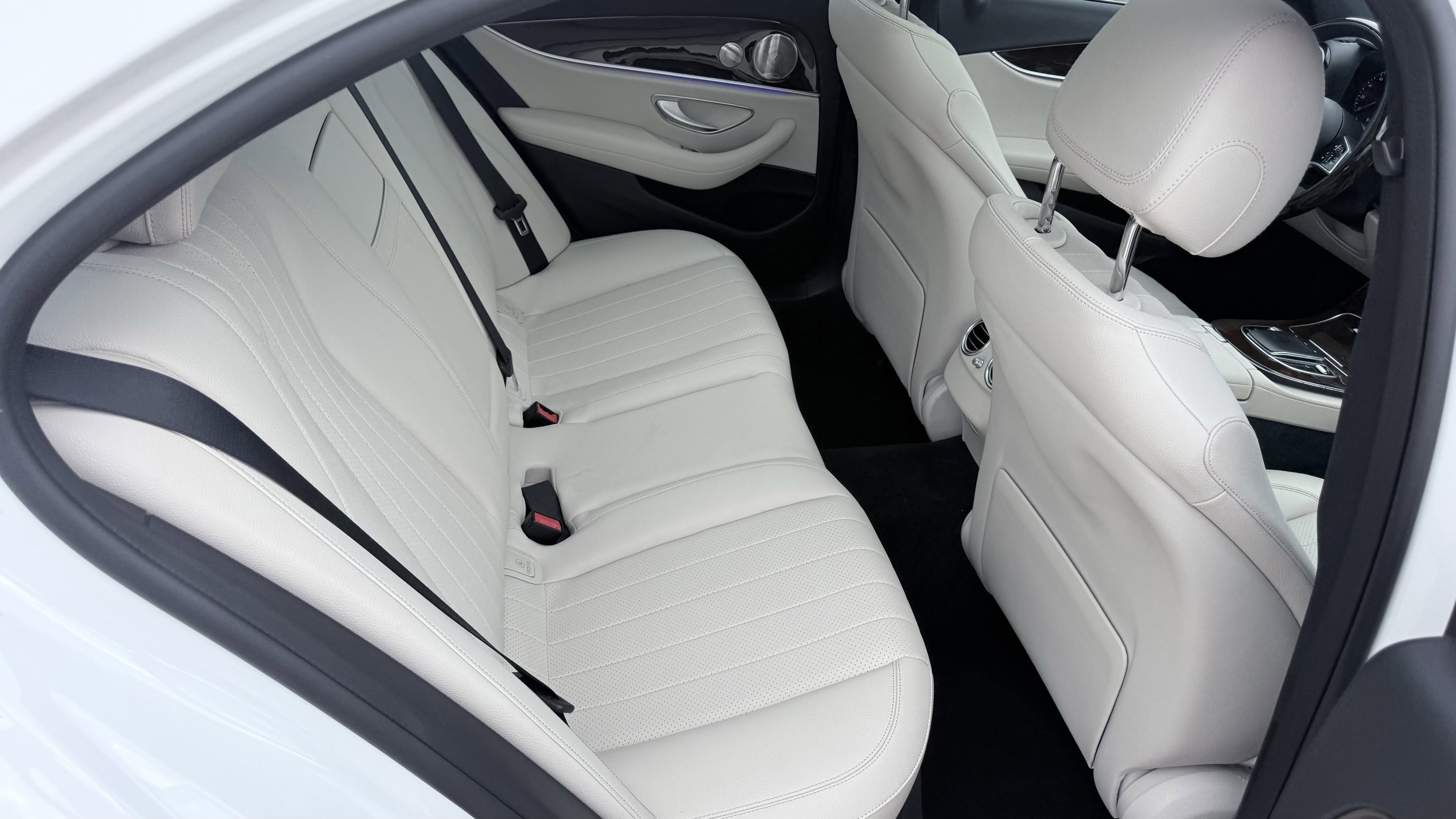 Used 2023 Mercedes-Benz E 350 Sedan image 38