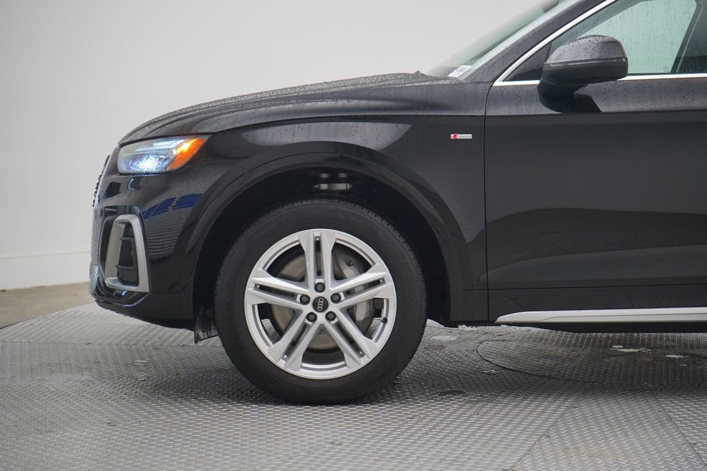 Used 2025 Audi Q5 e Premium Plus w/ Premium Plus Package image 2