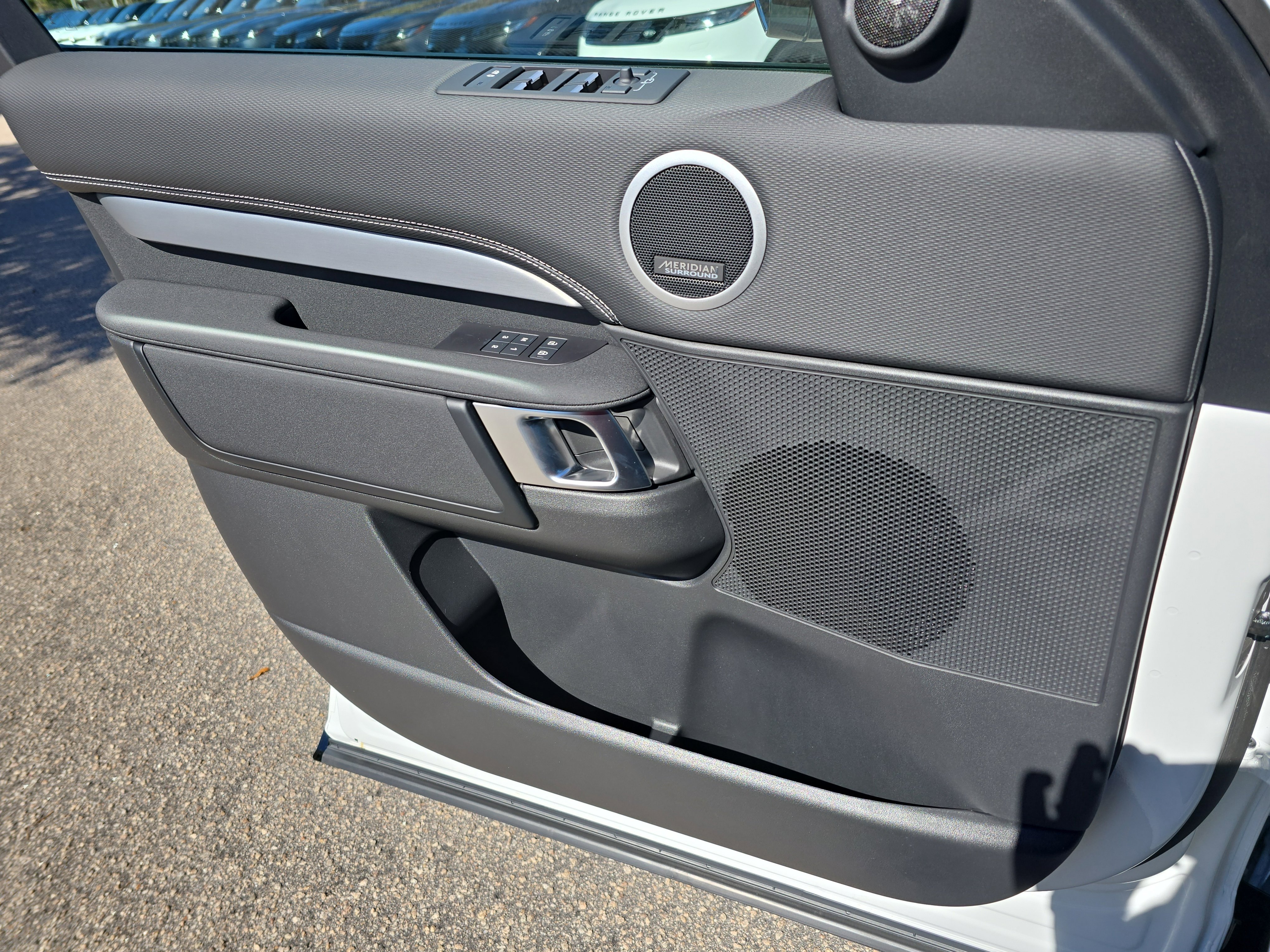 New 2026 Land Rover Discovery Limited Edition image 26