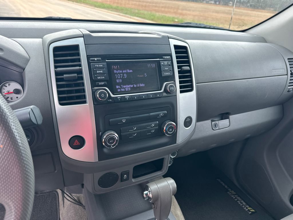 Used 2015 Nissan Frontier Desert Runner image 28