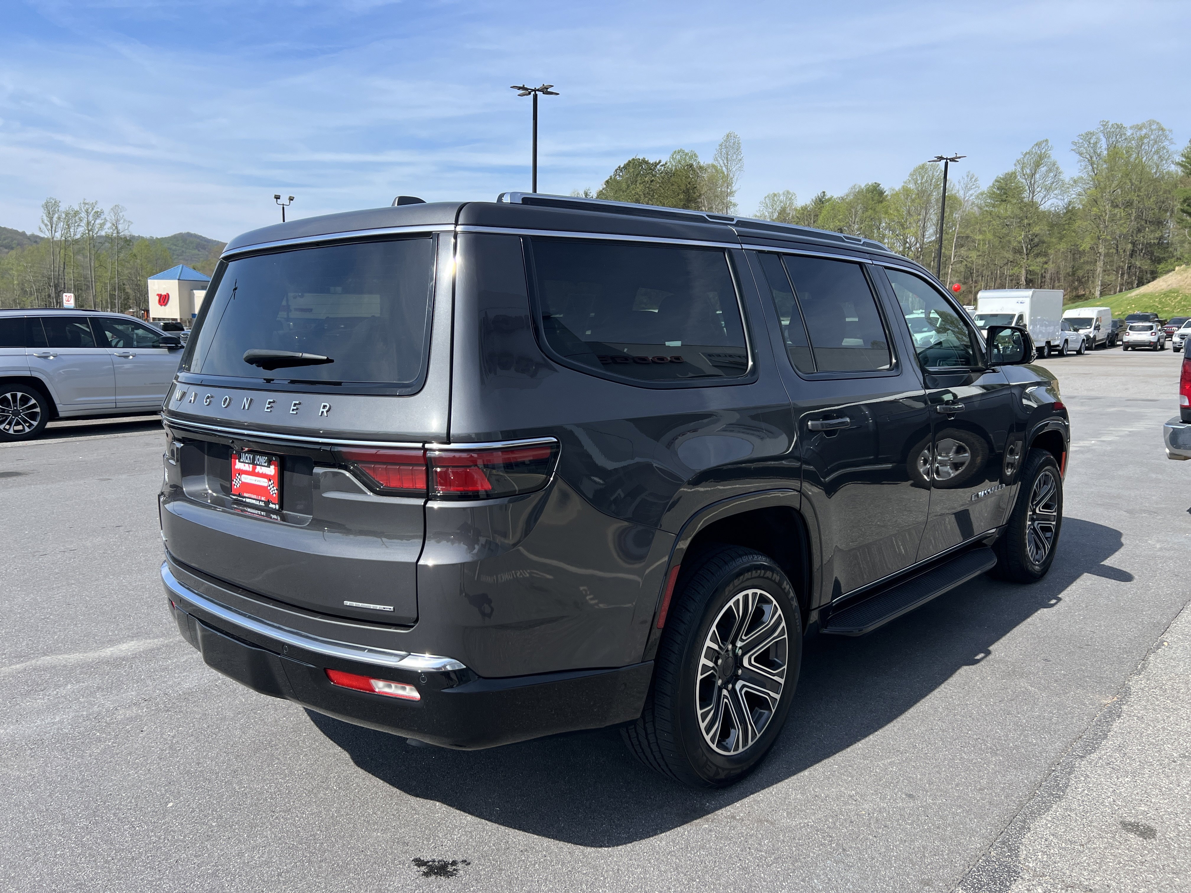 Used 2022 Jeep Wagoneer Series III w/ Convenience Group I image 3