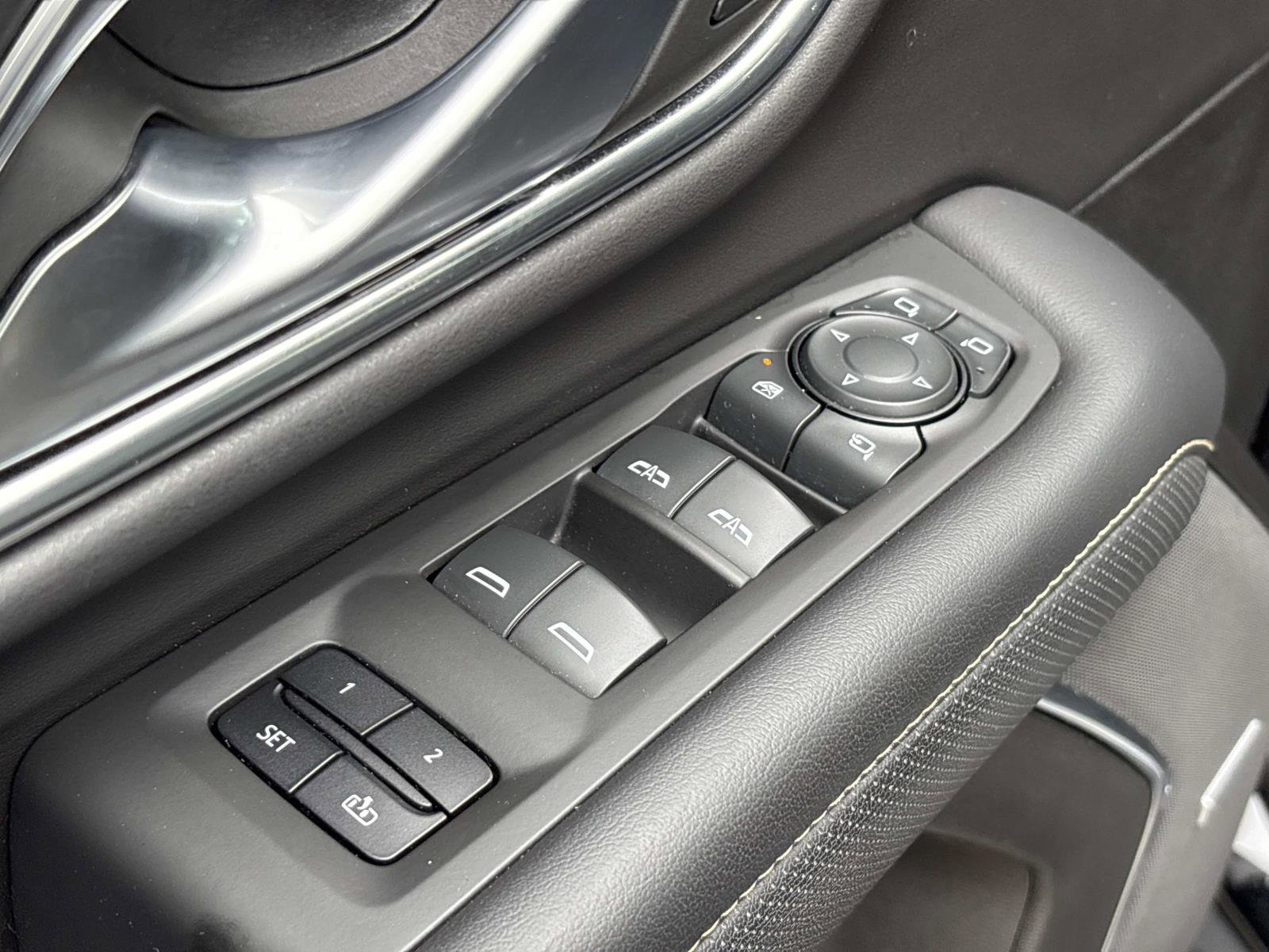 Used 2022 GMC Yukon XL SLT w/ SLT Luxury Package image 13